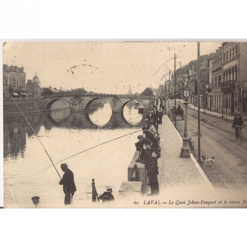 CPA Laval -Le Quai Jehan-Fouquet le vieux Pont