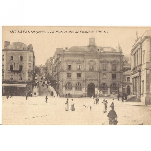 CPA Laval La Poste et Rue De l Hotel de Ville