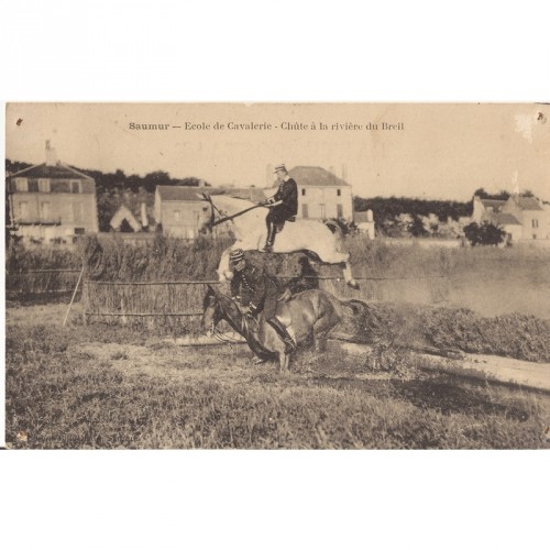 CPA Saumur "Ecole de Cavalerie"Chute à la rivière du Breil CPA Saumur "Ecole de Cavalerie"Chute à la rivière du Breil