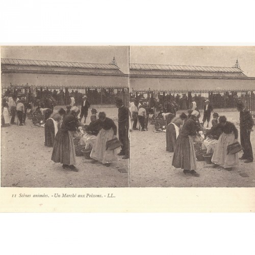 Carte Postale Stereo Ancienne "Un Marché aux Poissons"