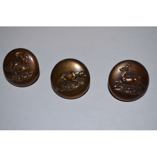 3 boutons Venerie anciens